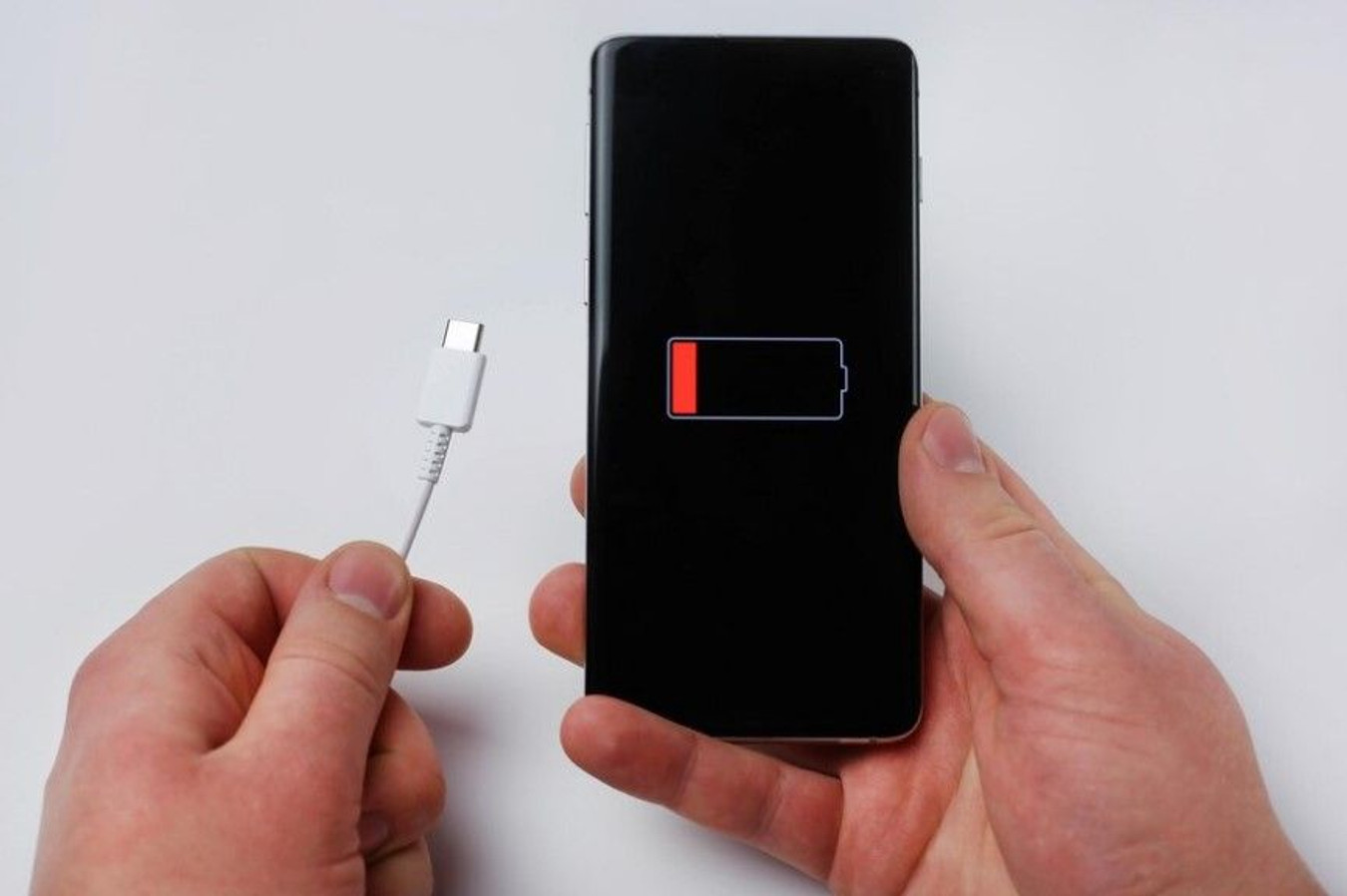 Почему смартфон быстро разряжается (и что с этим делать): честный разбор для Samsung и Apple