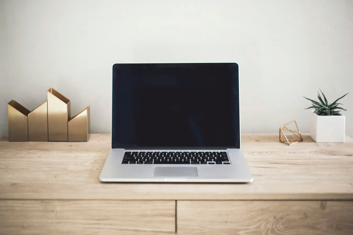 Лучшие ноутбуки для дизайнеров и видеомонтажа: почему выбирают MacBook Pro
