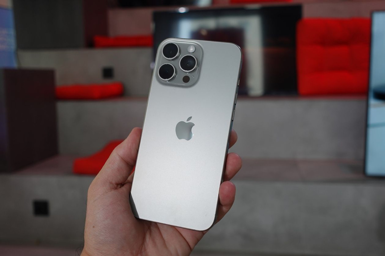 Безопасность и конфиденциальность на iPhone 16 Plus: Как защитить свои данные?